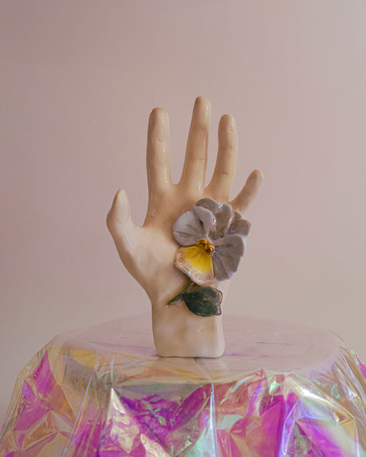 Sculpture “la main à la pensée”.