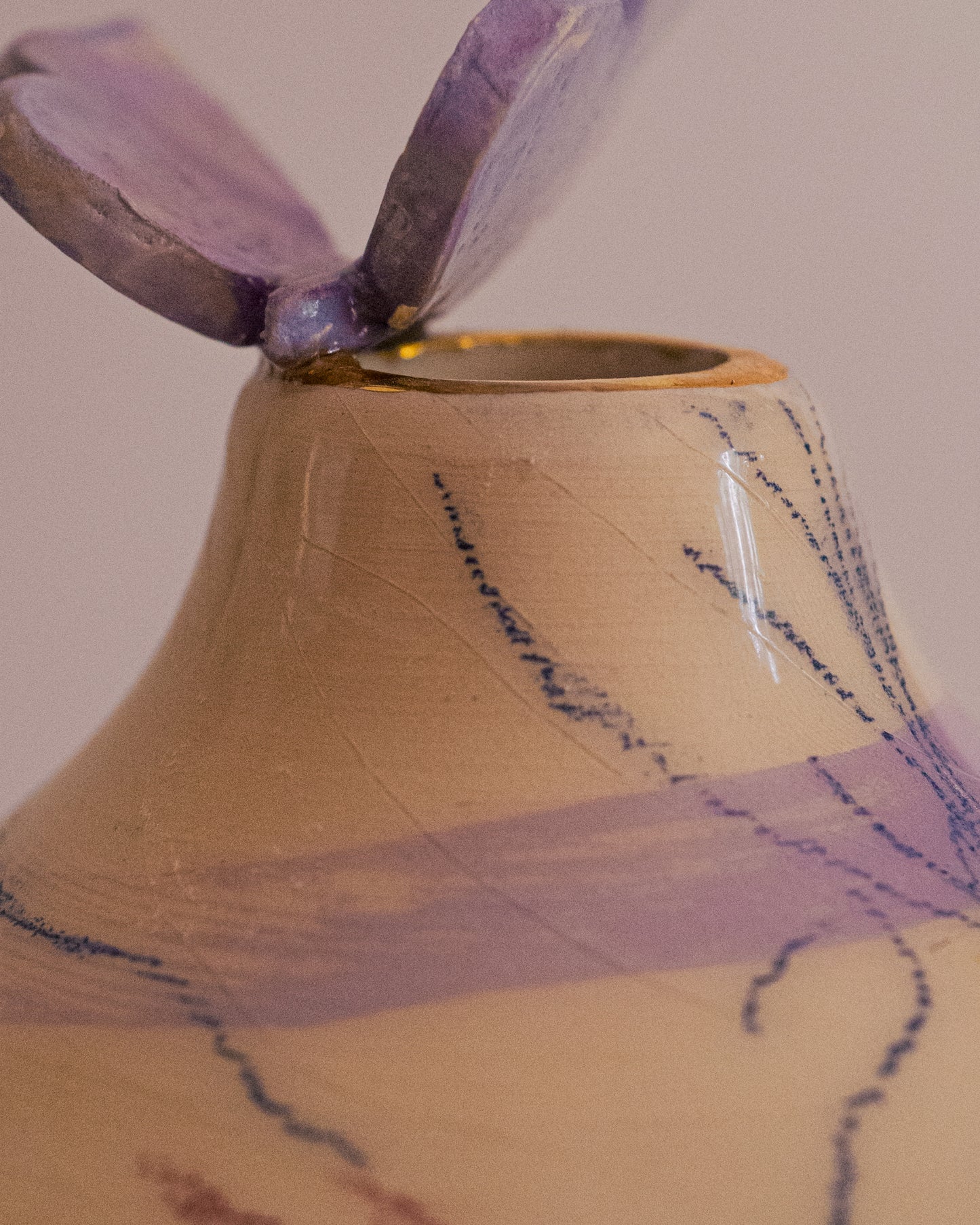 Vase "sur le rebord".