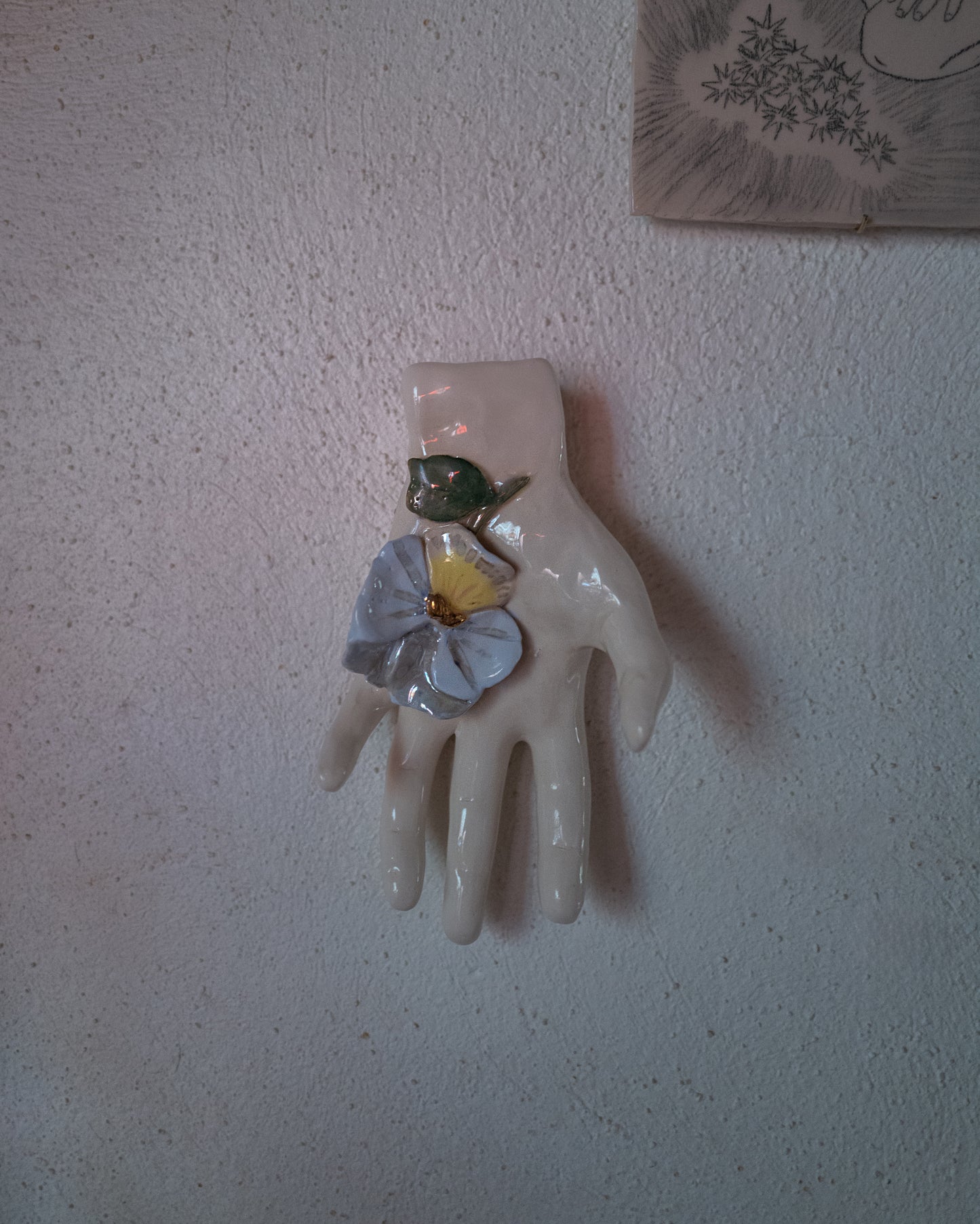 Sculpture “la main à la pensée”.