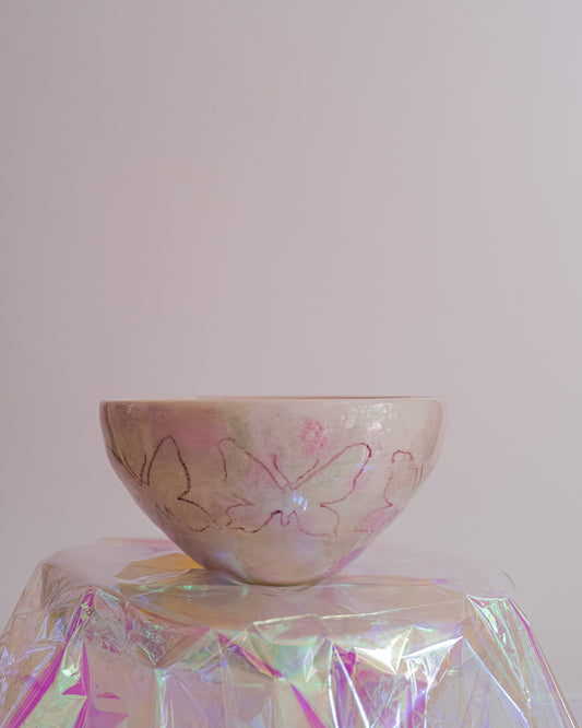 Bol "she dreams in flowers".