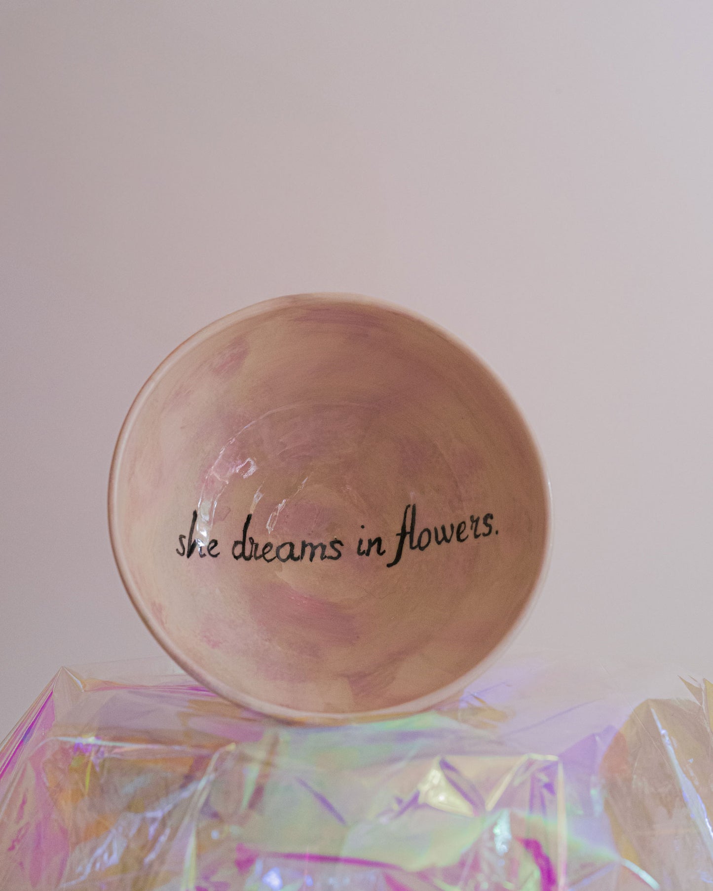 Bol "she dreams in flowers".