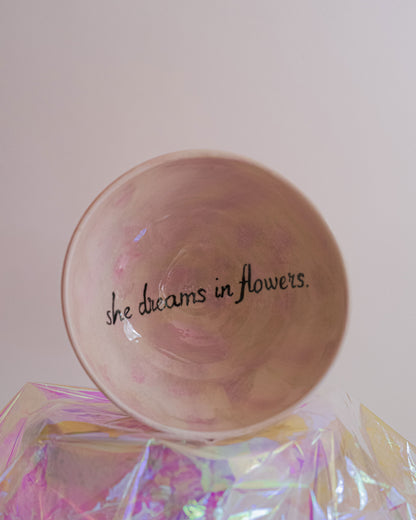 Bol "she dreams in flowers".