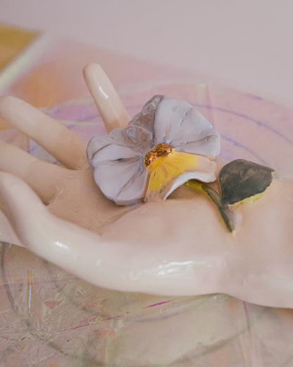 Sculpture “la main à la pensée”.