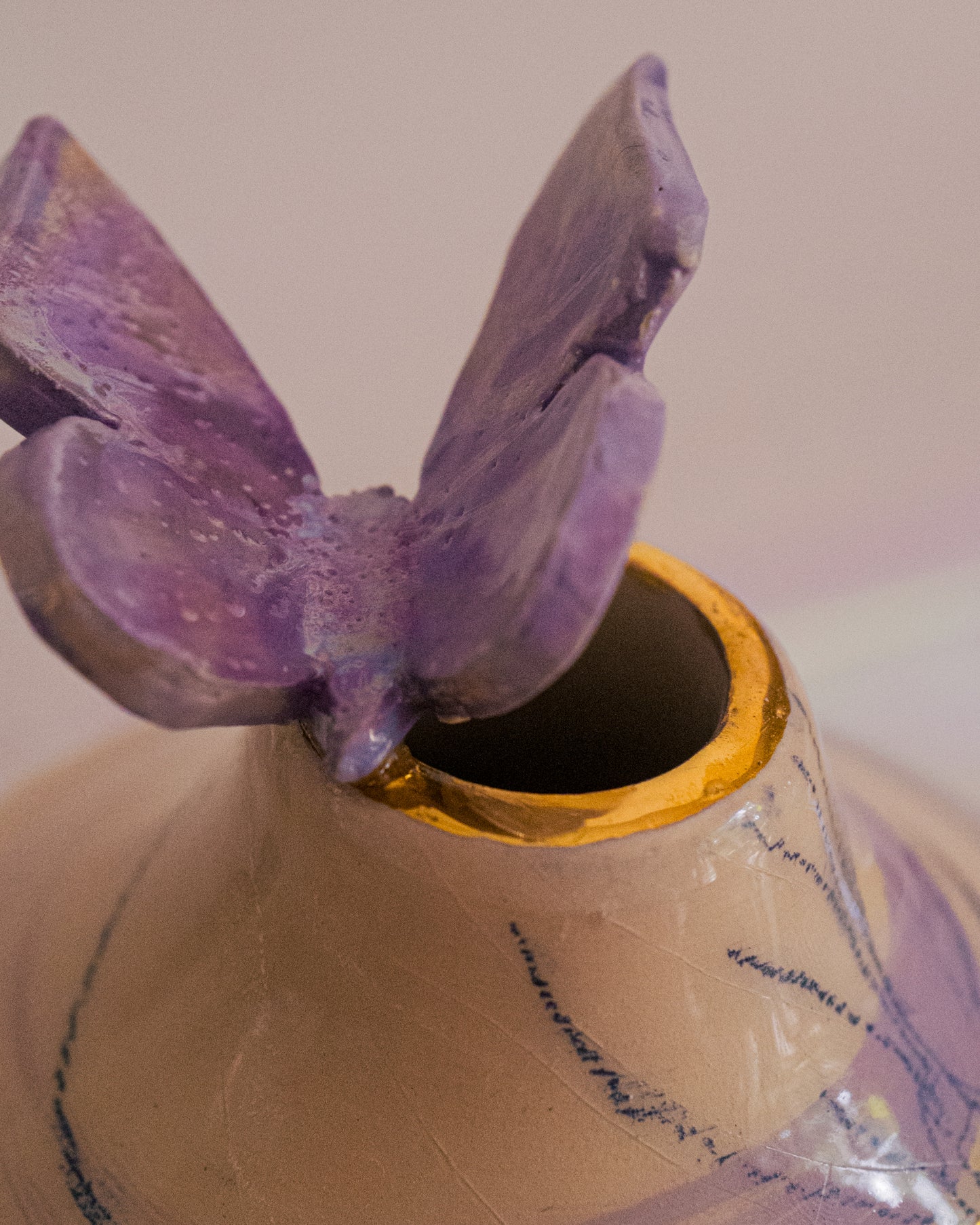 Vase "sur le rebord".