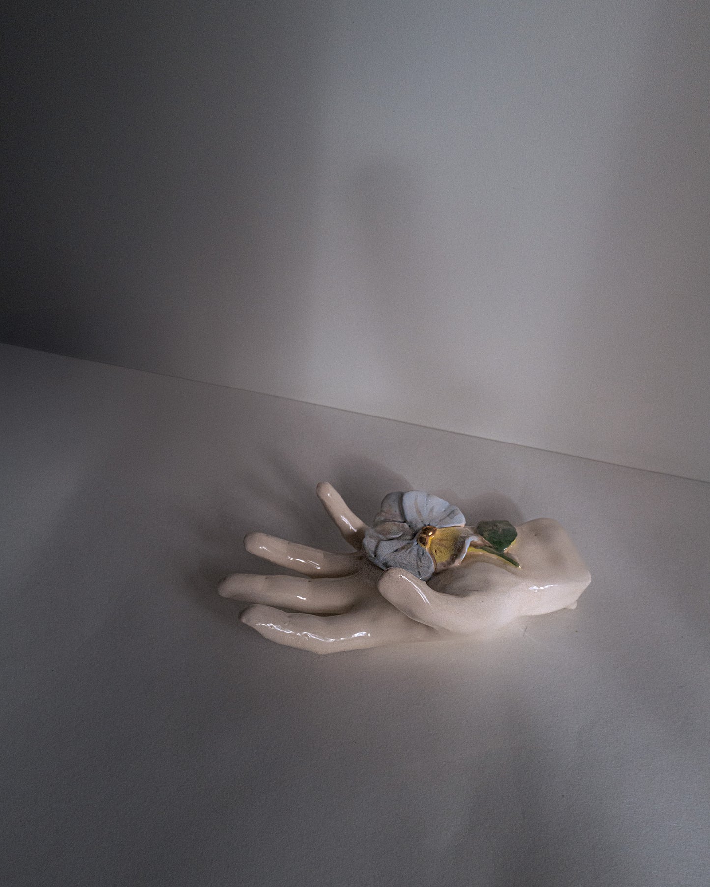 Sculpture “la main à la pensée”.