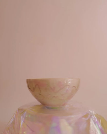 Bol "she dreams in flowers".