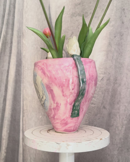 Vase "plus de tulipes svp".